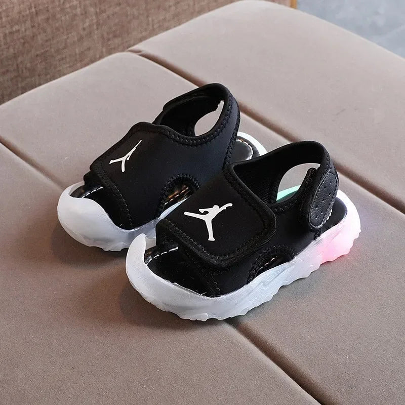 2025 Fashion New Brands LED Lighted Baby Casual Shoes Glowing Cute Infant Tennis Glowing Leisure Toddlers Girls Boys Sandals