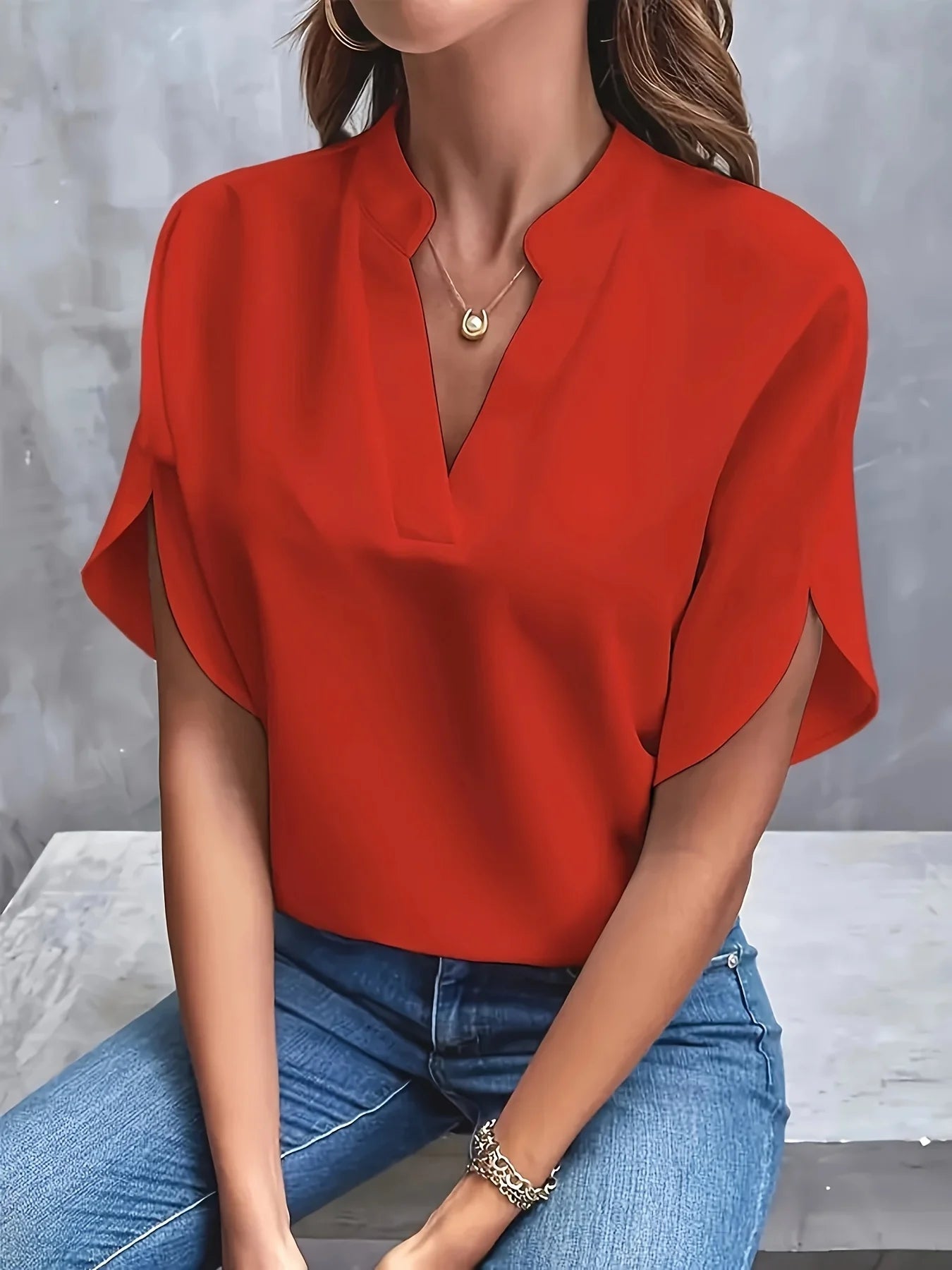 Plus Size 2024 Summer Short Sleeve Loose Blouse Femme Casual Ladies V Neck White Top Women Elegant Simple Ladies Shirts Blouse
