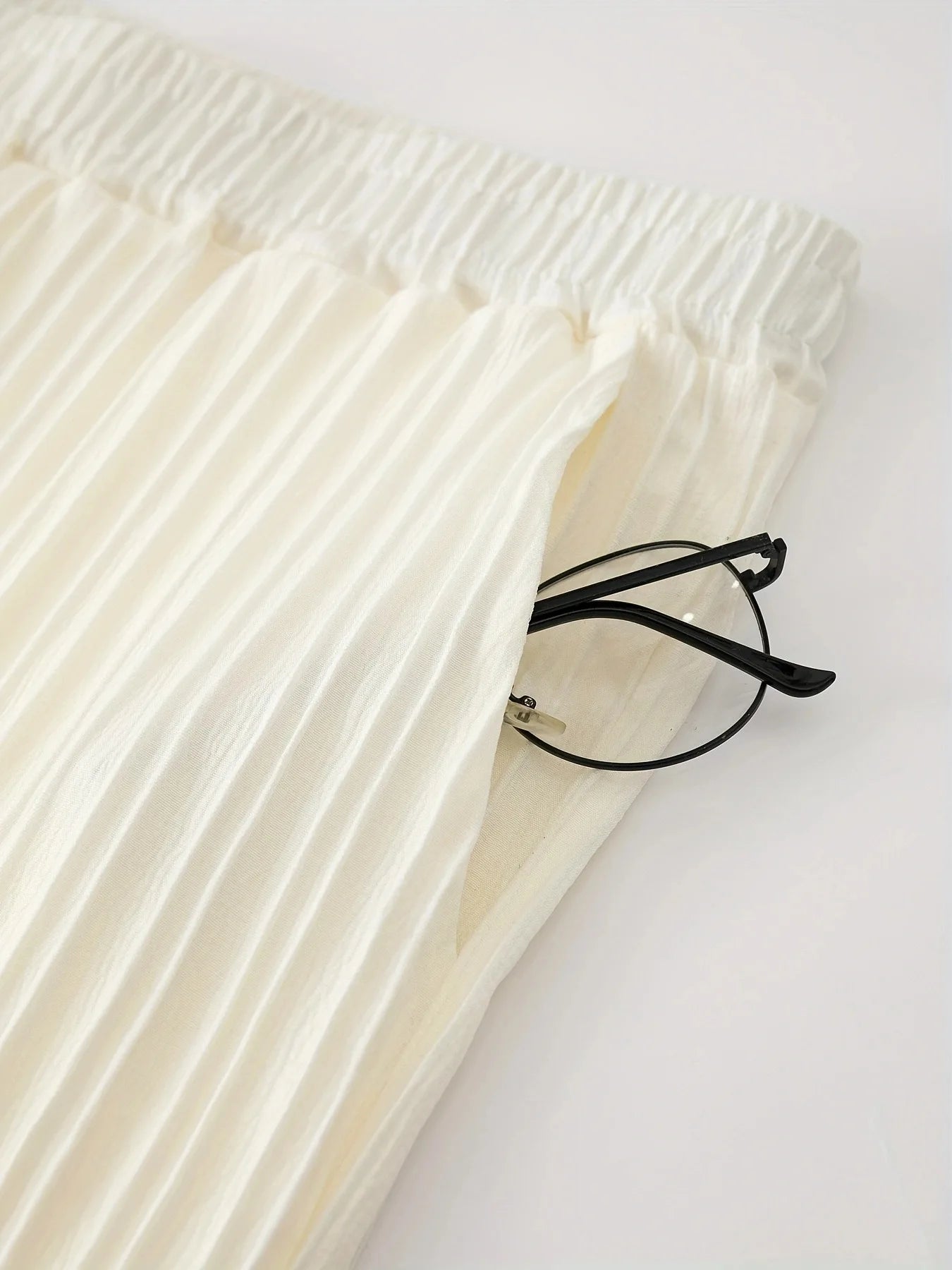 Men's Summer White Suit Outdoor Travel Suit Solid Color Vertical Strip Lapel Short-sleeved Shirt Drawstring Pants Two-piece Set