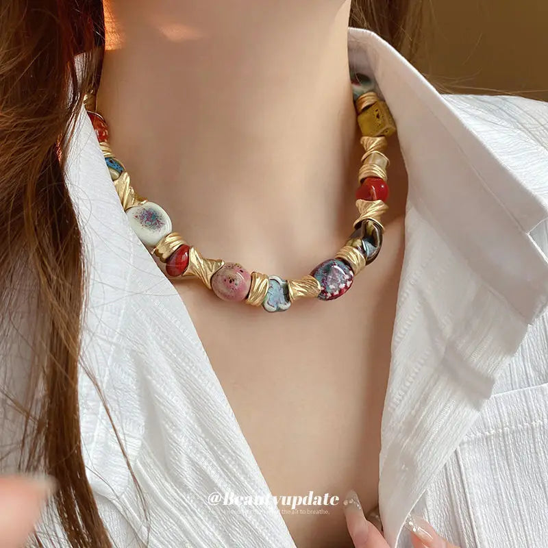 Color Ceramic Pearl Women's Necklace 2026 New Short Necklace Dopamine High Sense Clavicle Chain Design Temperament Accessories
