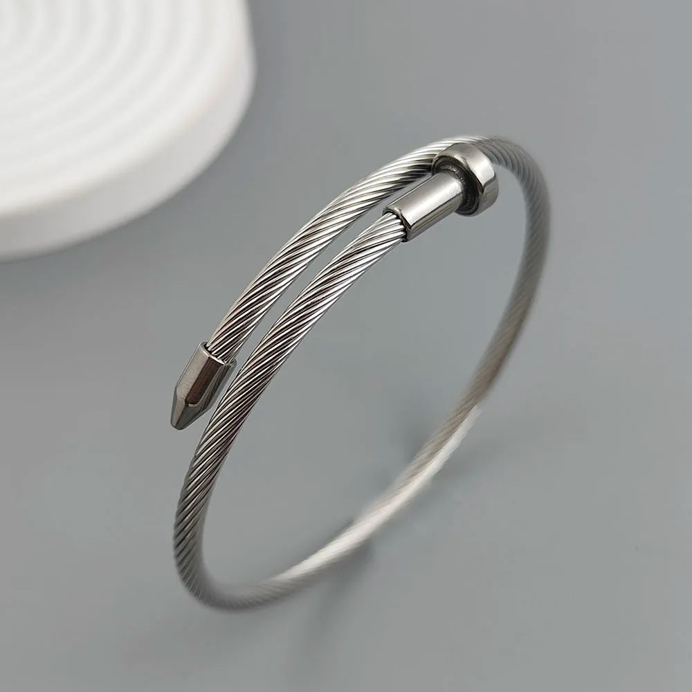 Charming gold-plated 18K stainless steel thorn nails women's bracelet, high quality waterproof jewelry, wedding party gift