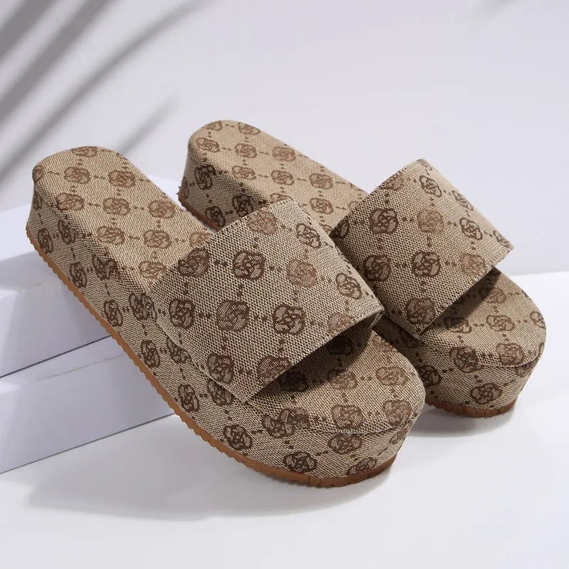 Large-sized Thick-soled Flip-flops for Women's Outdoor Wear in 2025, New One-line Sponge Cake Flip-flops