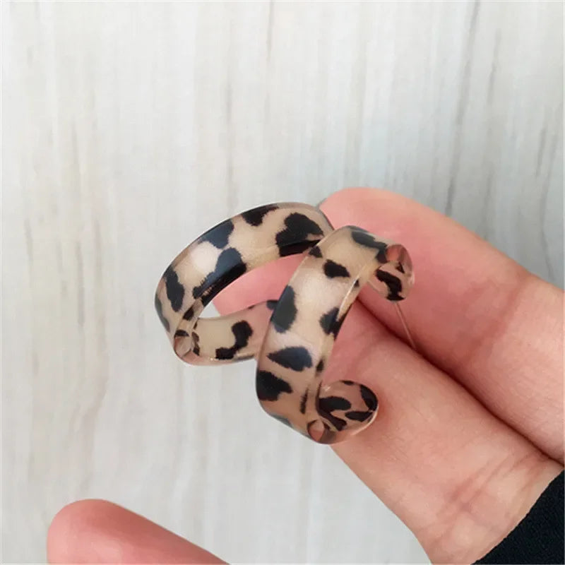 Acetic Acid Leopard Print C-Type Stud Earring for Women Sweet Temperament Simple Retro Cute Resin Geometry Jewelry Brincos Gift