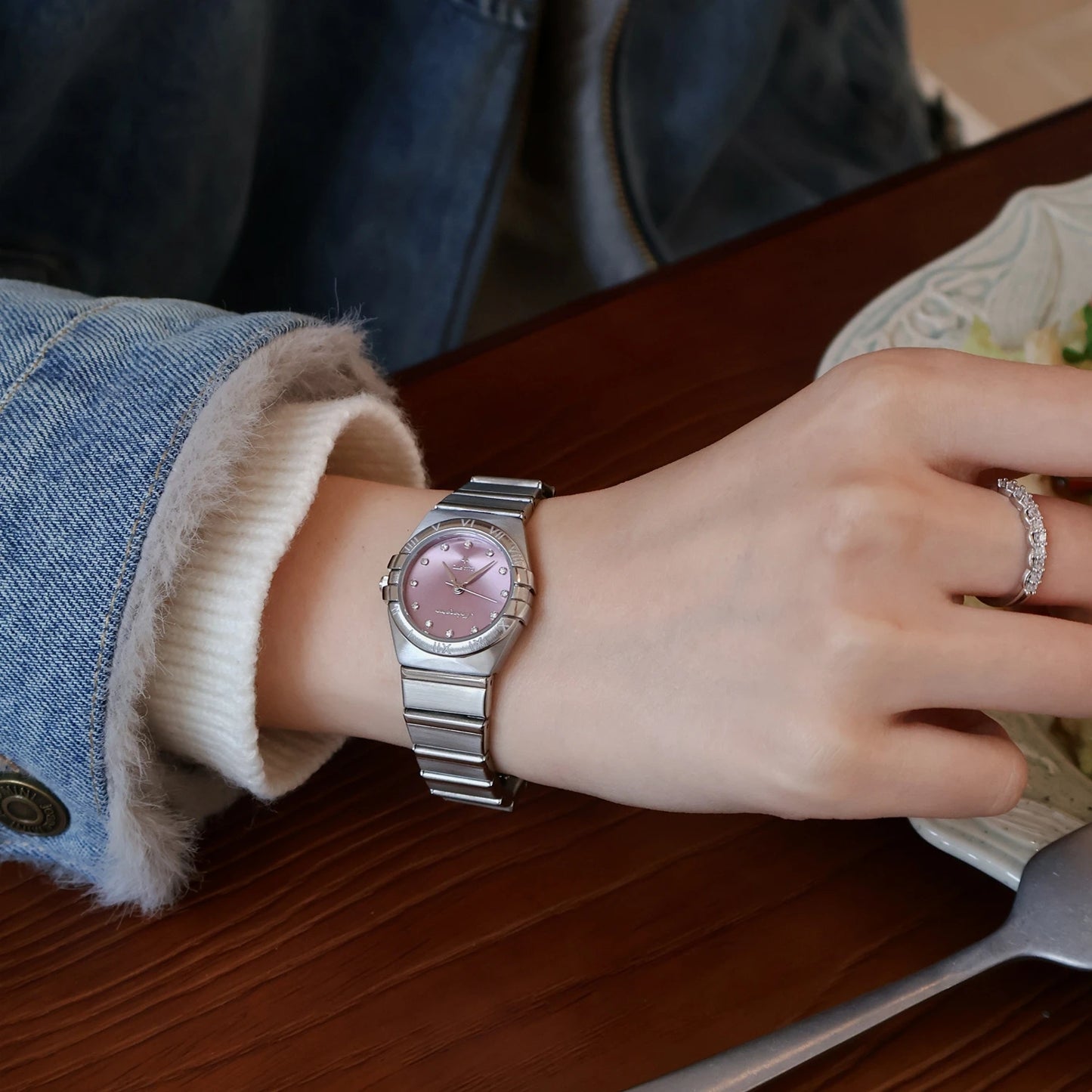 Light Luxury Fashion Women's Constellation Watch 2026 New Vintage Women's Quartz Watch Roman Border Diamond Dress Watch