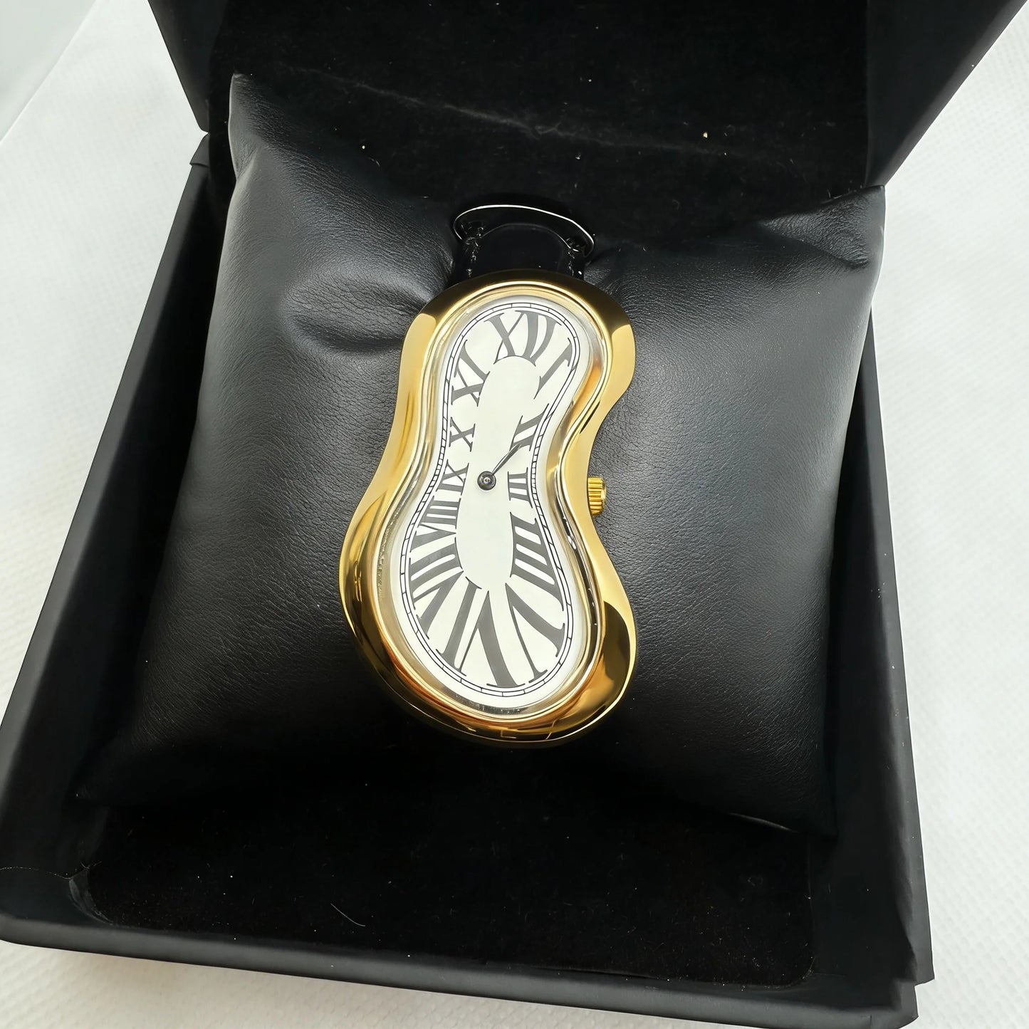 2026 Unique Canteen Shape Y2K Watch Vintage Quartz Watch 30M Waterproof Roman Dial Leather Strap Unisex Gift Twisted Wristwatch
