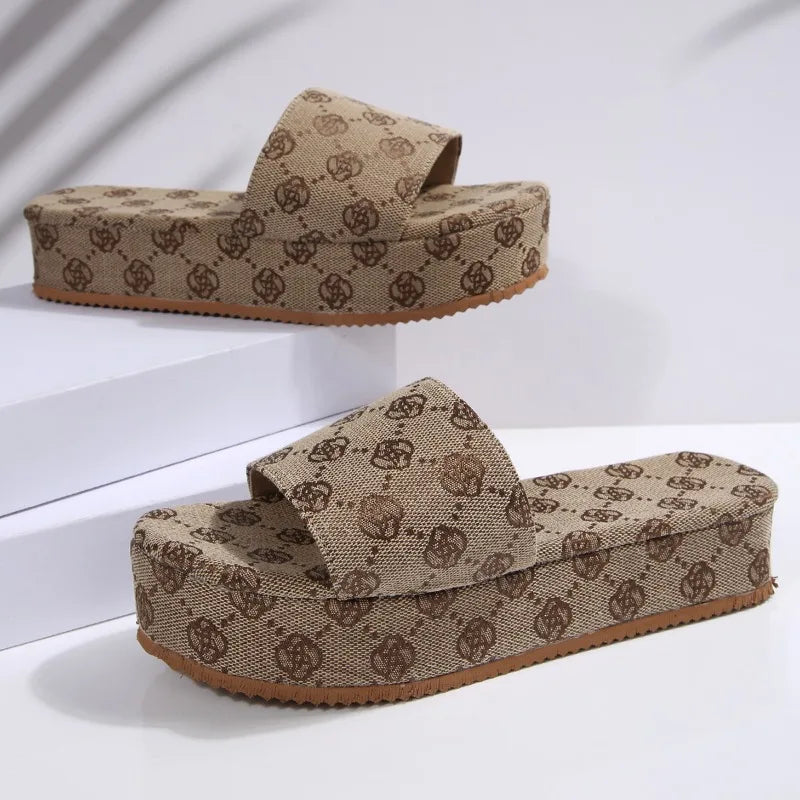 Large-sized Thick-soled Flip-flops for Women's Outdoor Wear in 2025, New One-line Sponge Cake Flip-flops
