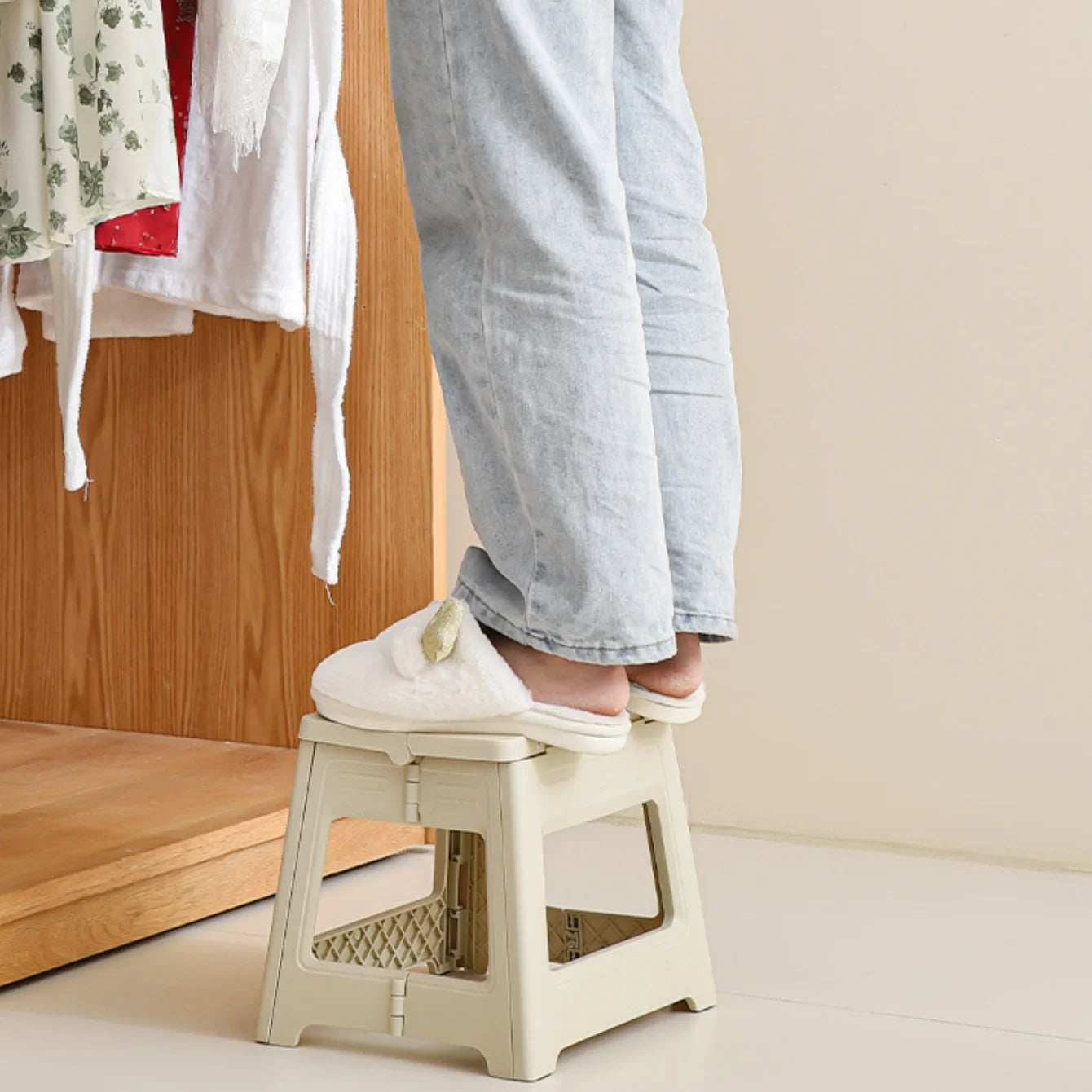 Folding Step Stool Lightweight Plastic Step Stool Foldable Step Stools