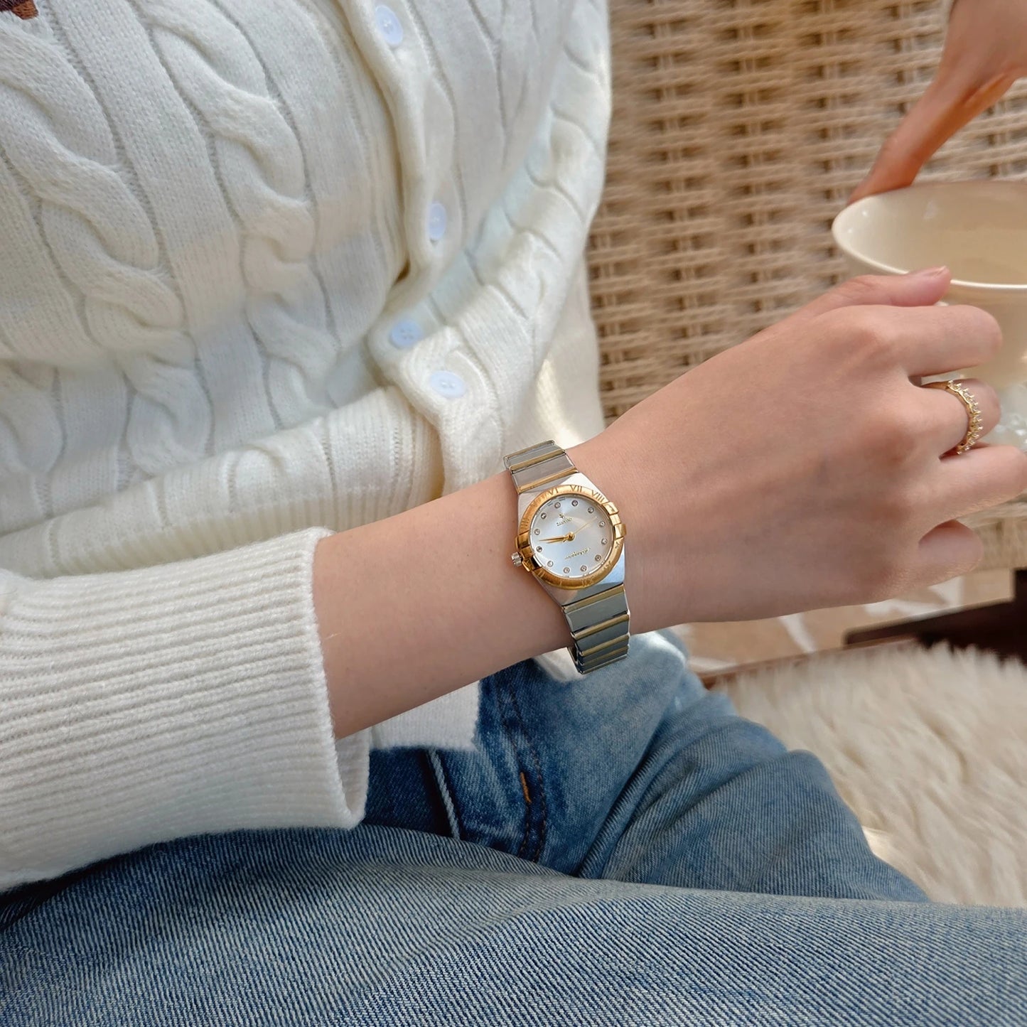 Light Luxury Fashion Women's Constellation Watch 2026 New Vintage Women's Quartz Watch Roman Border Diamond Dress Watch