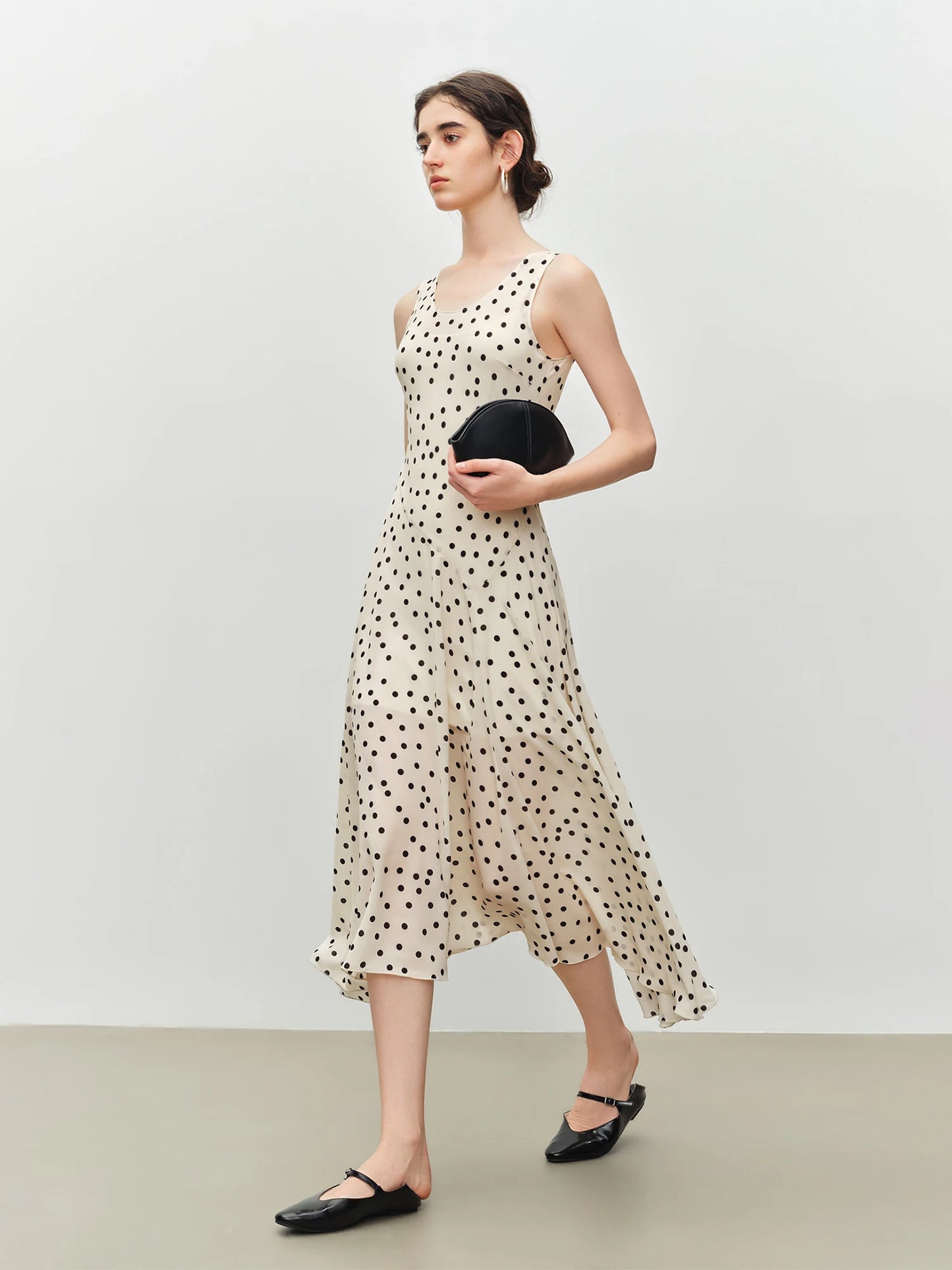ZIQIAO Diagonal Cut Retro Polka Dot Chiffon Slip Dress for Women 2026 Summer New Style U-neck Vest Dress Vintage Commuting