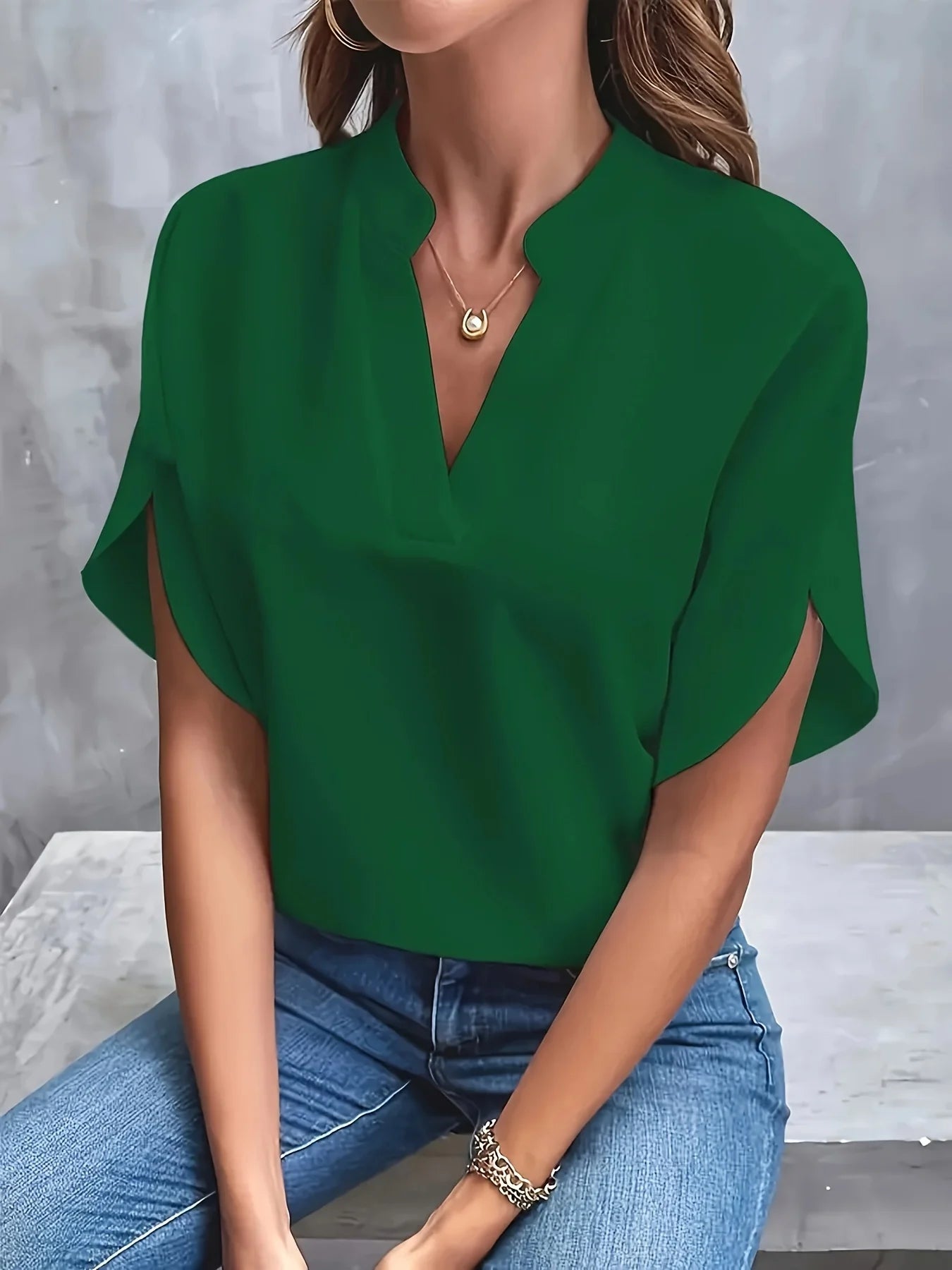 Plus Size 2024 Summer Short Sleeve Loose Blouse Femme Casual Ladies V Neck White Top Women Elegant Simple Ladies Shirts Blouse