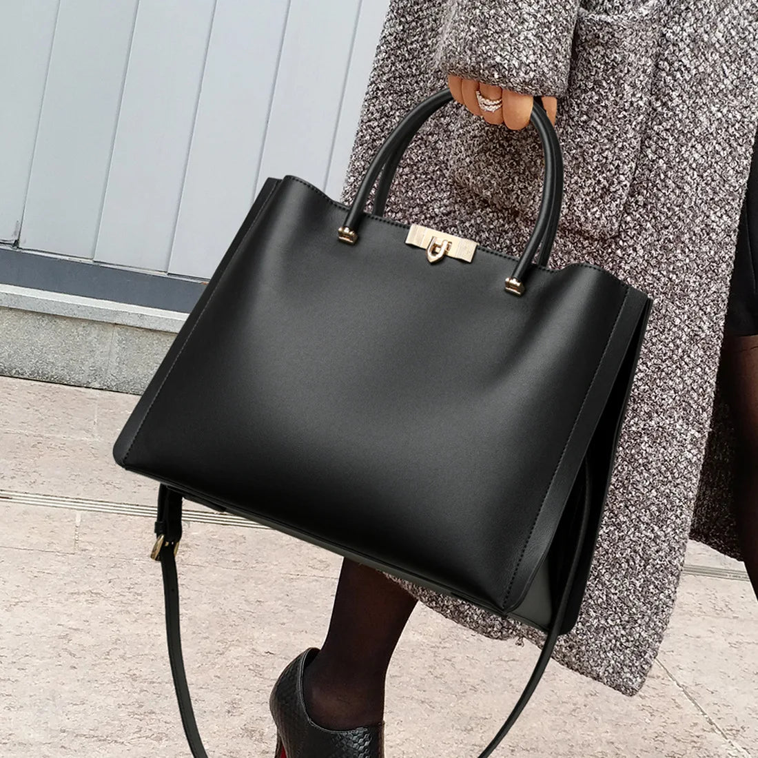 Luxurious Leather Handbag Urban Simple Style Commuter Women's Bag Large Tote Bag Zipper Closure Soft Leather Daily Match
