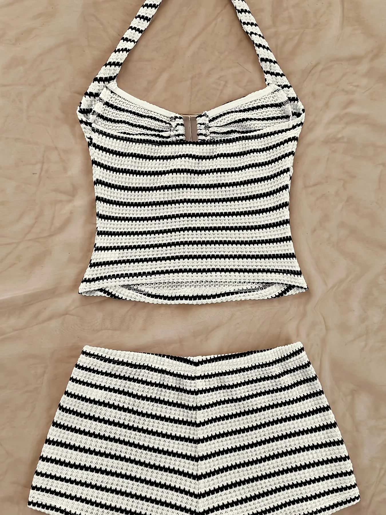 Women's 2-piece striped pleated backless top and shorts casual set